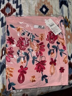 AZ L/Xl Pink Floral Embroidered Top